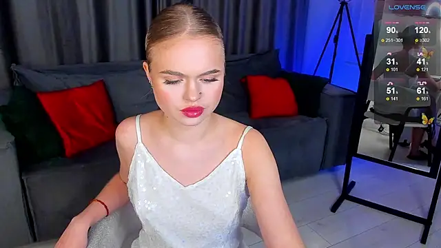 Snapshot of MilaFink chatting on February 10, 1:33 pm MilaFink online show from February 10, 1:33 pm