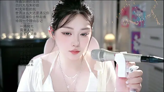 Snapshot of Dou-Dou-er chatting on June 15, 1:39 am Dou-Dou-er online show from June 15, 1:39 am