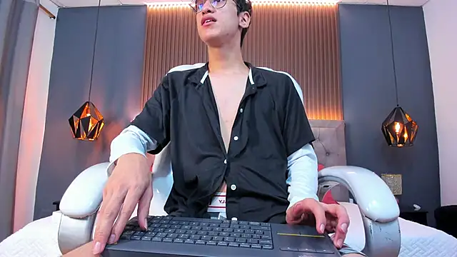 Snapshot of Cum_hunters chatting on September 24, 3:35 am Cum hunters online show from September 24, 3:35 am