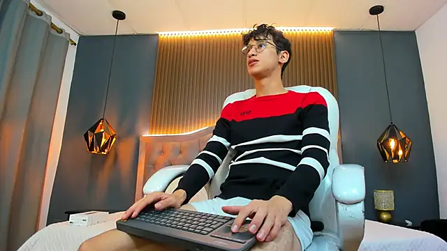 Snapshot of Cum_hunters chatting on September 17, 3:30 am Cum hunters online show from September 17, 3:30 am