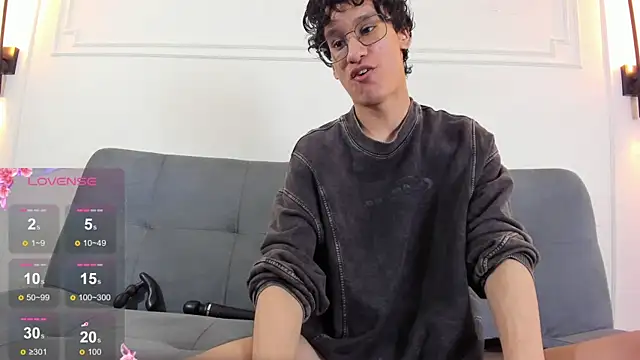 Snapshot of Cum_hunters chatting on June 18, 3:27 am Cum hunters online show from June 18, 3:27 am