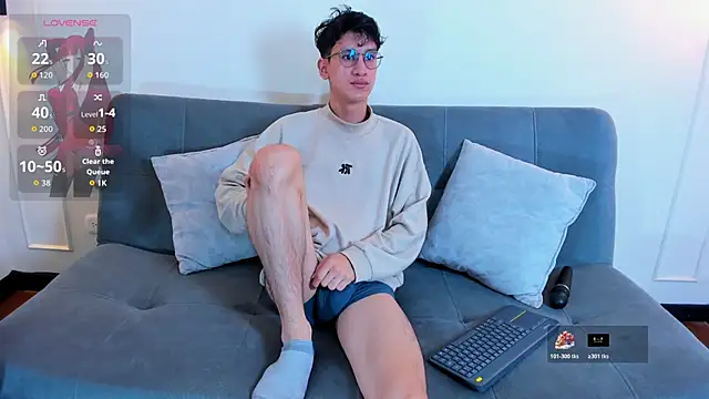 Snapshot of Cum_hunters chatting on October 18, 4:03 am Cum hunters online show from October 18, 4:03 am