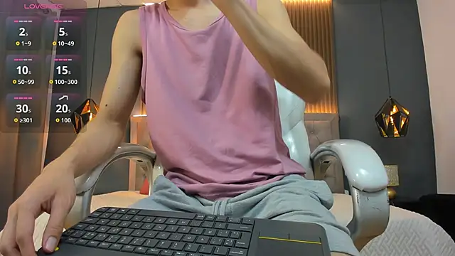 Snapshot of Cum_hunters chatting on October 2, 3:32 am Cum hunters online show from October 2, 3:32 am