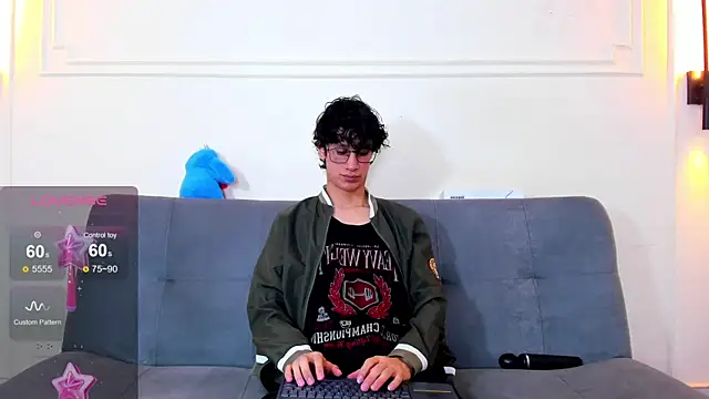Snapshot of Cum_hunters chatting on July 14, 3:22 am Cum hunters online show from July 14, 3:22 am