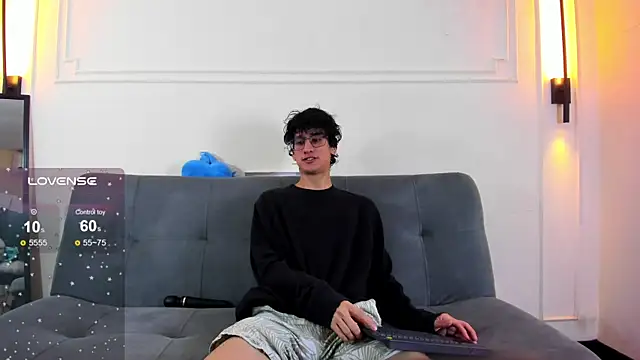 Snapshot of Cum_hunters chatting on July 21, 3:30 am Cum hunters online show from July 21, 3:30 am