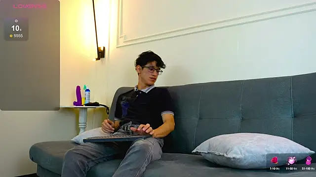 Snapshot of Cum_hunters chatting on February 28, 8:39 pm Cum hunters online show from February 28, 8:39 pm