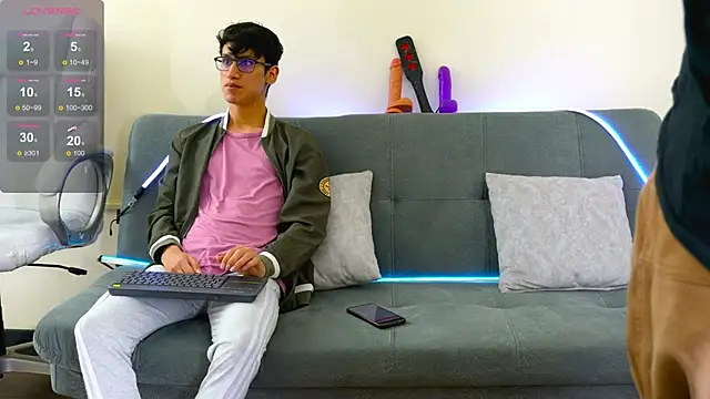 Snapshot of Cum_hunters chatting on February 22, 8:53 pm Cum hunters online show from February 22, 8:53 pm