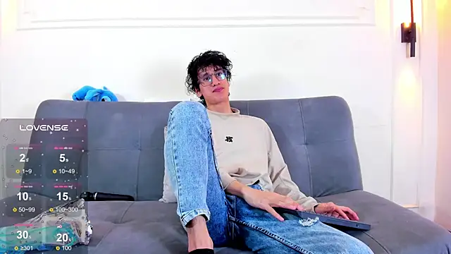 Snapshot of Cum_hunters chatting on July 19, 3:26 am Cum hunters online show from July 19, 3:26 am