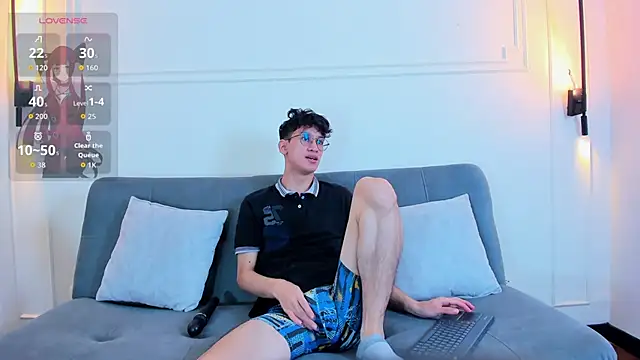 Snapshot of Cum_hunters chatting on October 17, 3:32 am Cum hunters online show from October 17, 3:32 am