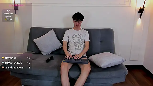Snapshot of Cum_hunters chatting on October 10, 3:40 am Cum hunters online show from October 10, 3:40 am