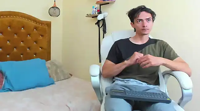 Snapshot of Uzcategui_addams chatting on January 14, 2:43 pm Uzcategui addams online show from January 14, 2:43 pm