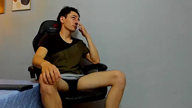 Snapshot of Uzcategui_addams chatting on February 12, 5:58 am Uzcategui addams online show from February 12, 5:58 am