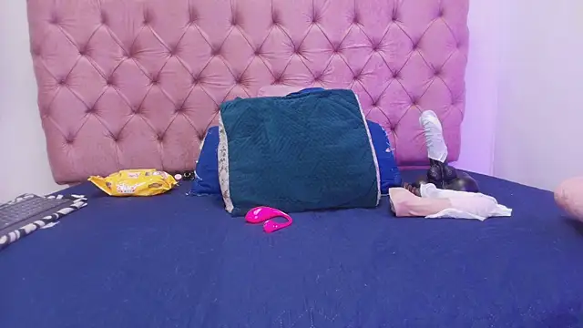 Auroraa miller online show from September 9, 11:52 am