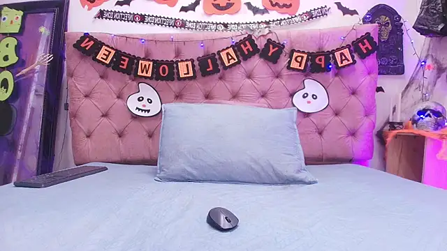 Auroraa miller online show from October 24, 11:53 am