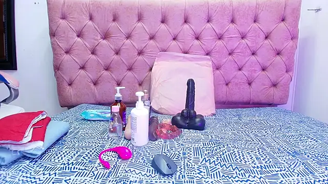 Auroraa miller online show from October 2, 11:57 am