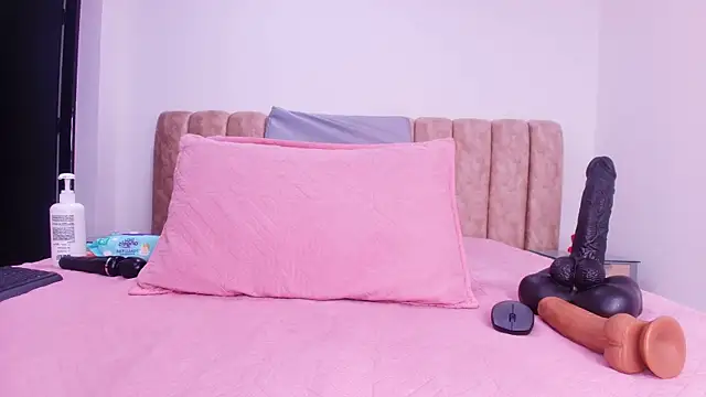 Auroraa miller online show from November 27, 11:54 am