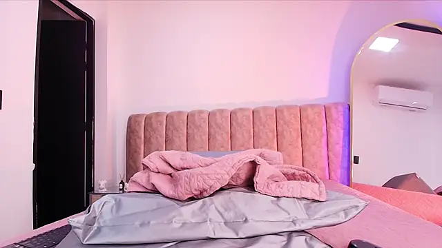 Auroraa miller online show from January 9, 12:01 pm