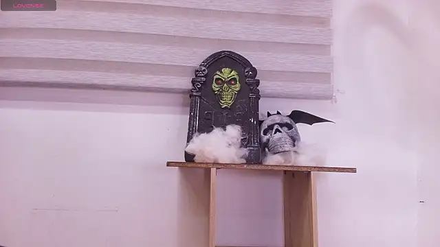 Auroraa miller online show from October 10, 11:55 am