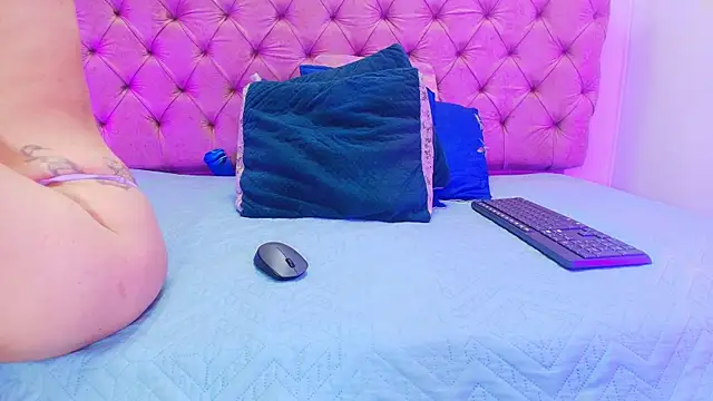 Auroraa miller online show from September 18, 11:57 am