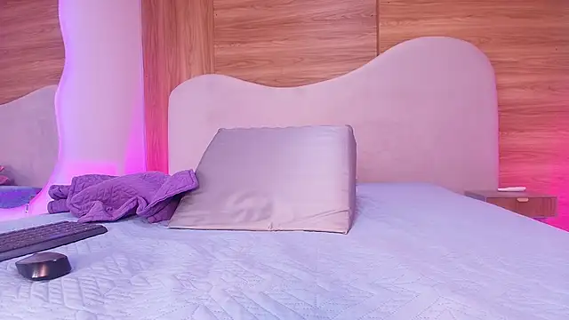 Auroraa miller online show from March 25, 3:06 am