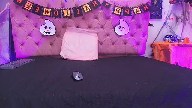 Auroraa miller online show from October 30, 11:52 am