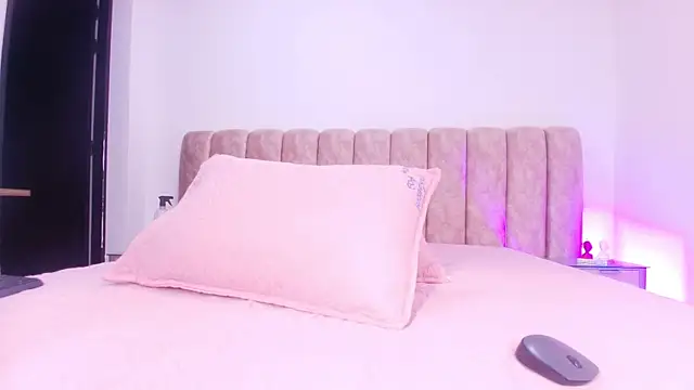 Auroraa miller online show from November 22, 11:53 am