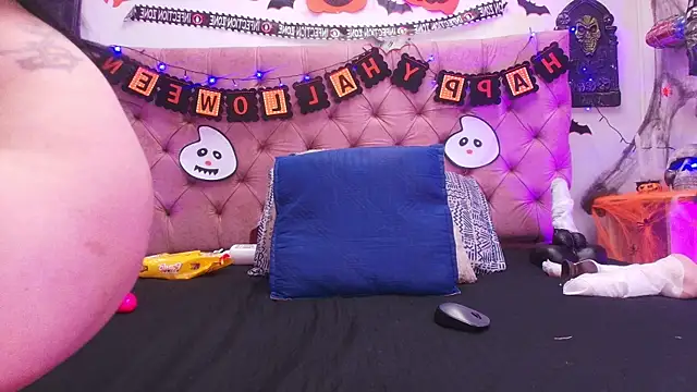 Auroraa miller online show from October 21, 11:53 am