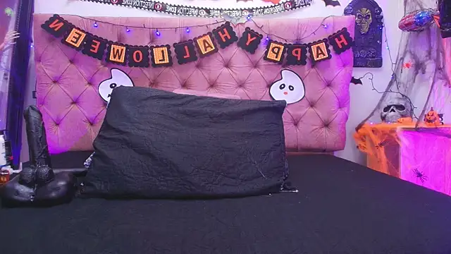 Auroraa miller online show from October 29, 11:53 am