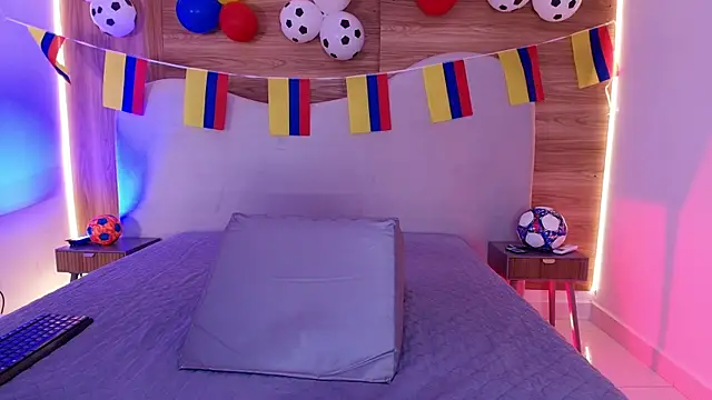 Auroraa miller online show from June 25, 3:04 am