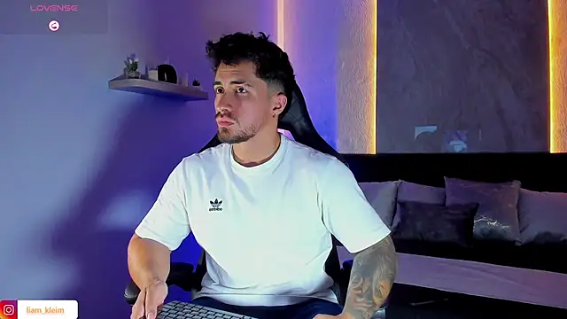 Snapshot of Brad_Summer chatting on June 26, 5:41 pm Brad Summer online show from June 26, 5:41 pm
