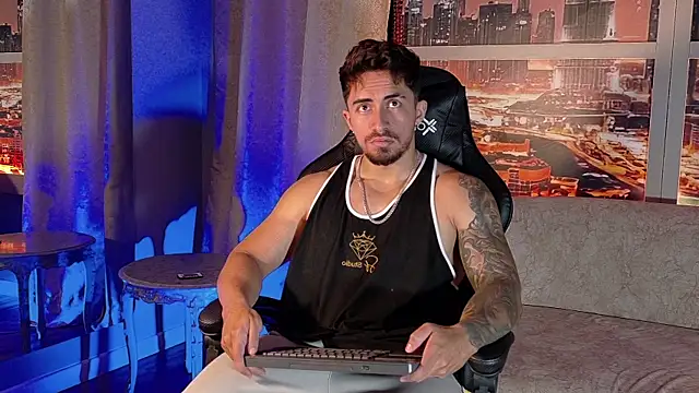 Snapshot of Brad_Summer chatting on June 7, 3:28 pm Brad Summer online show from June 7, 3:28 pm