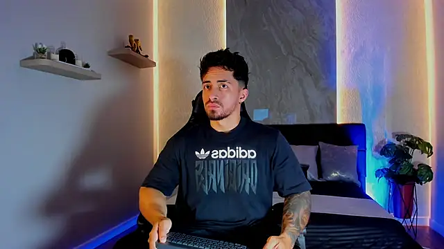 Snapshot of Brad_Summer chatting on June 15, 5:45 pm Brad Summer online show from June 15, 5:45 pm