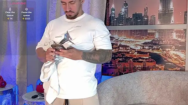 Snapshot of Brad_Summer chatting on June 8, 5:35 pm Brad Summer online show from June 8, 5:35 pm