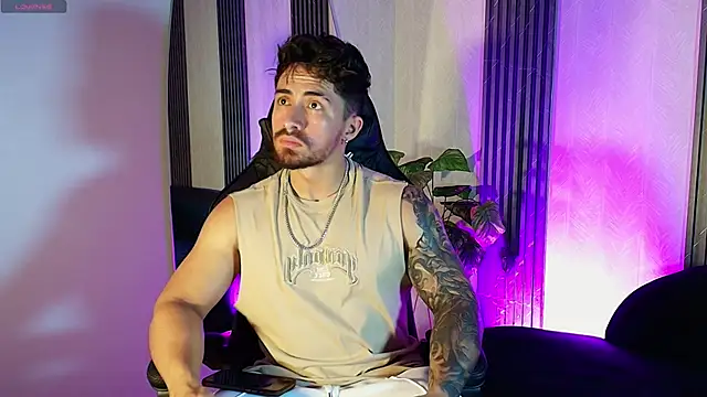 Snapshot of Brad_Summer chatting on June 20, 5:51 pm Brad Summer online show from June 20, 5:51 pm