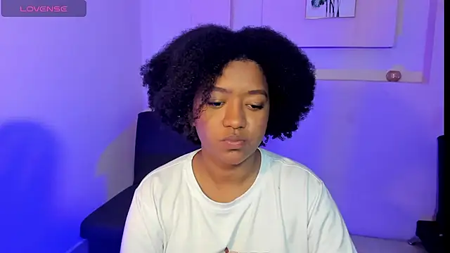 AishaHil online show from February 7, 1:32 pm