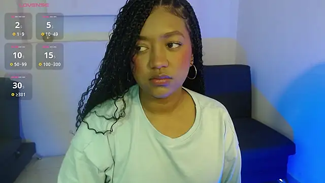 AishaHil online show from February 13, 12:00 pm