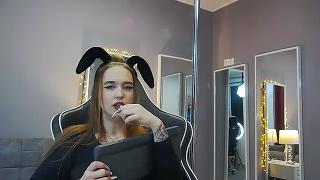 Snapshot of Eva_Lovvia_ chatting on January 24, 12:20 am Eva Lovvia  online show from January 24, 12:20 am