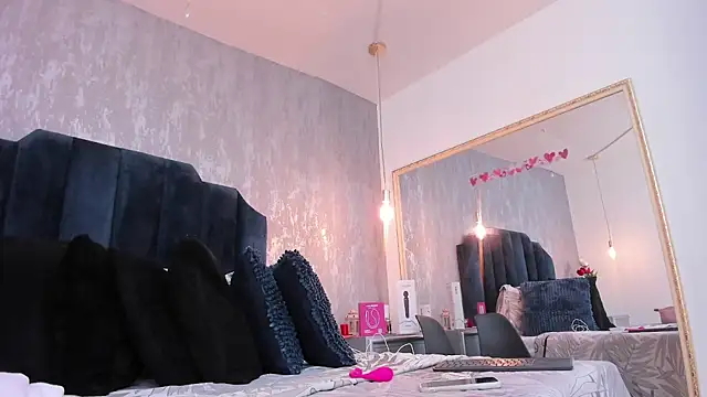 Isis ariany  online show from September 9, 12:25 pm