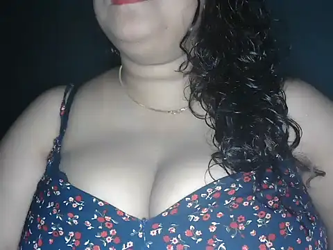 Snapshot of kissingcurvy chatting on October 13, 7:10 am kissingcurvy online show from October 13, 7:10 am