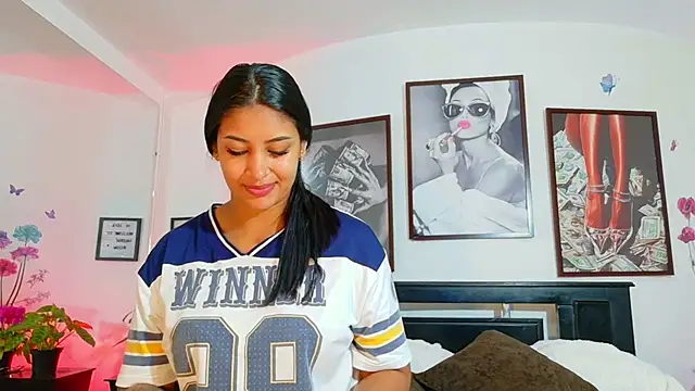 loretahorny online show from March 24, 12:49 pm