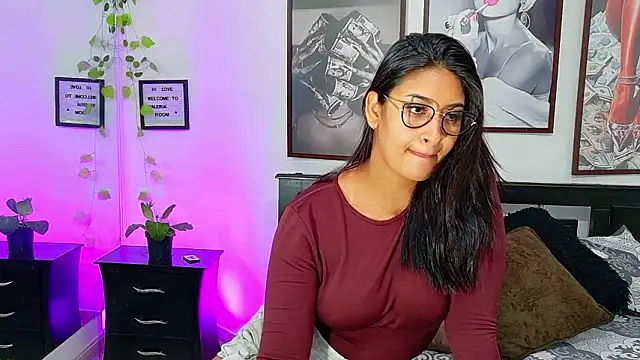 loretahorny online show from March 4, 12:46 pm