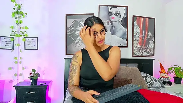 Snapshot of loretahorny chatting on February 27, 1:00 pm loretahorny online show from February 27, 1:00 pm