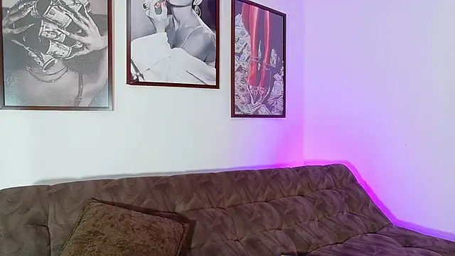 Snapshot of loretahorny chatting on February 9, 1:20 pm loretahorny online show from February 9, 1:20 pm