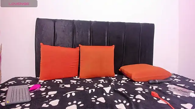 CoupleTwink12 online show from October 1, 3:00 am