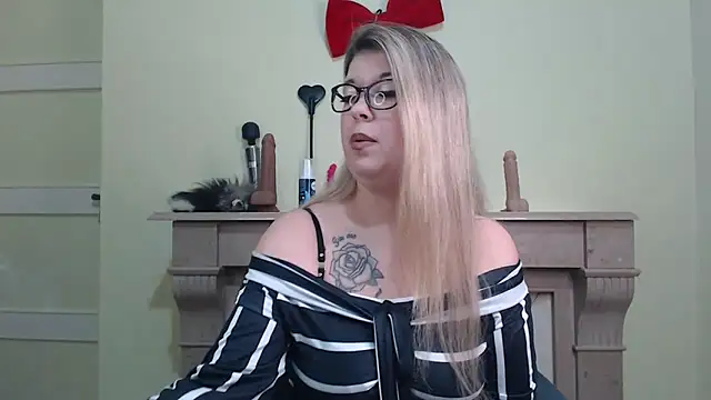 kamilalova online show from March 10, 1:15 pm