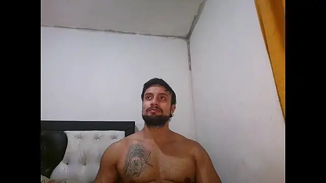 Snapshot of davidcr89 chatting on February 15, 5:41 am davidcr89 online show from February 15, 5:41 am