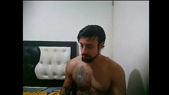 Snapshot of davidcr89 chatting on February 26, 6:35 am davidcr89 online show from February 26, 6:35 am