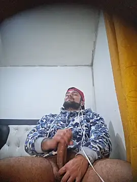 Snapshot of davidcr89 chatting on January 18, 6:06 am davidcr89 online show from January 18, 6:06 am