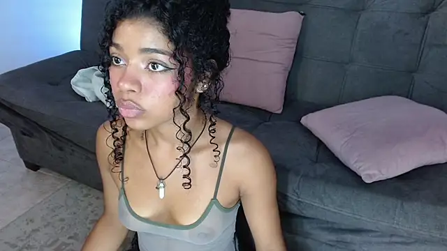 Snapshot of lucie_petite chatting on March 22, 9:31 pm lucie petite online show from March 22, 9:31 pm