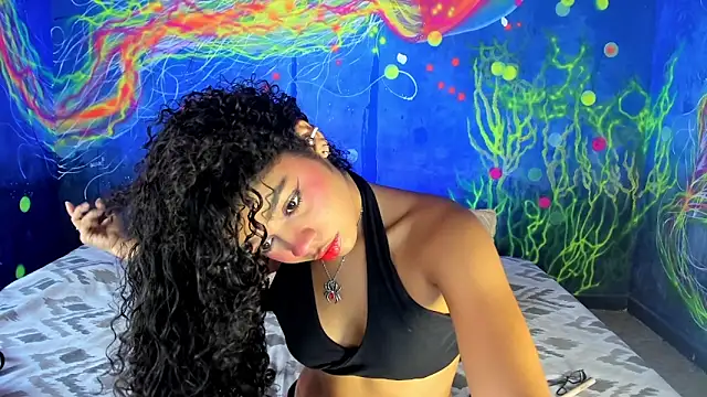 lucie petite online show from May 10, 7:05 pm